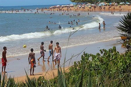 Praia de Manguinhos - Serra Praia de Manguinhos - Serra